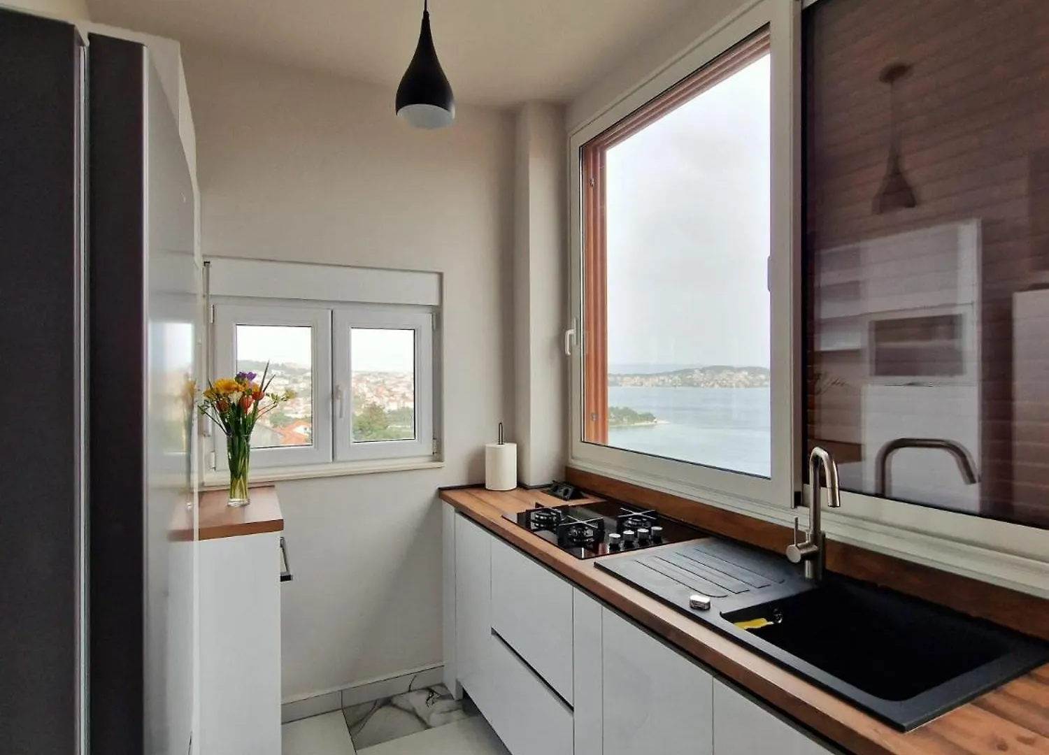 Floris Apartment 트로기르